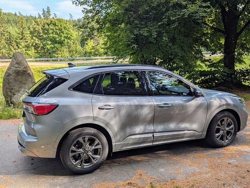 Gebraucht Ford Kuga ST-Line 120 PS (88 kW) 2021 Grau SUV