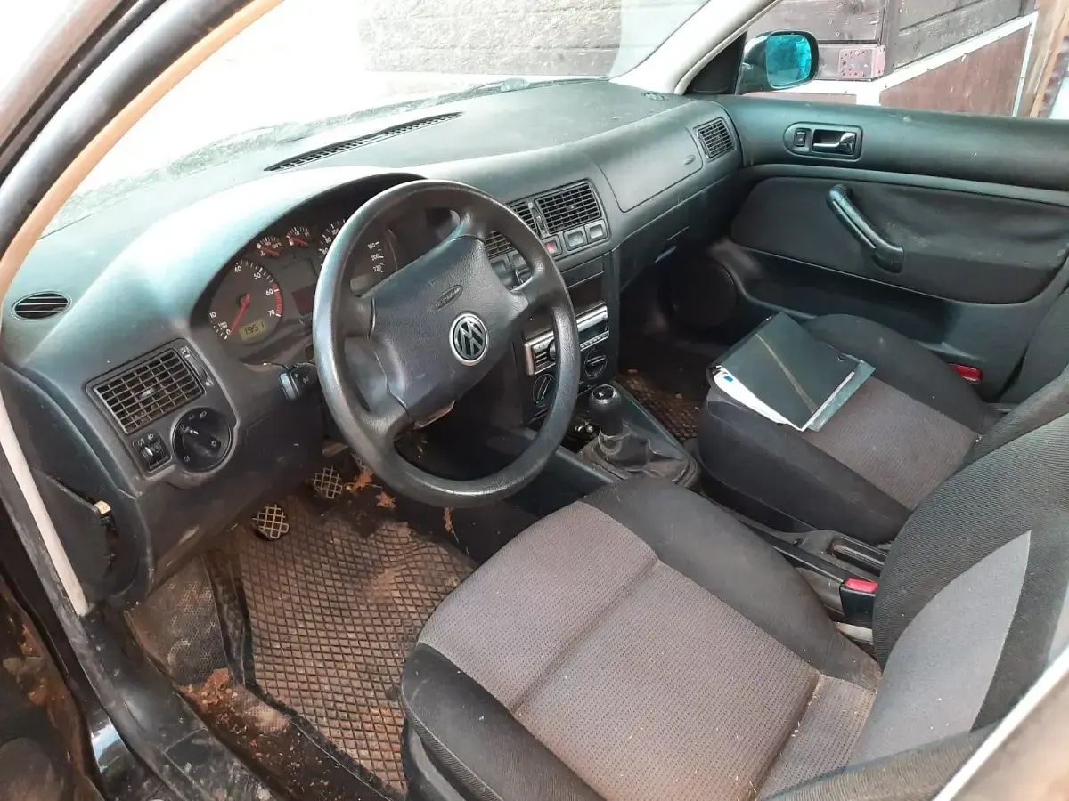 Gebraucht VW Golf IV 100 PS (73 kW) 2001 Schwarz Kleinwagen