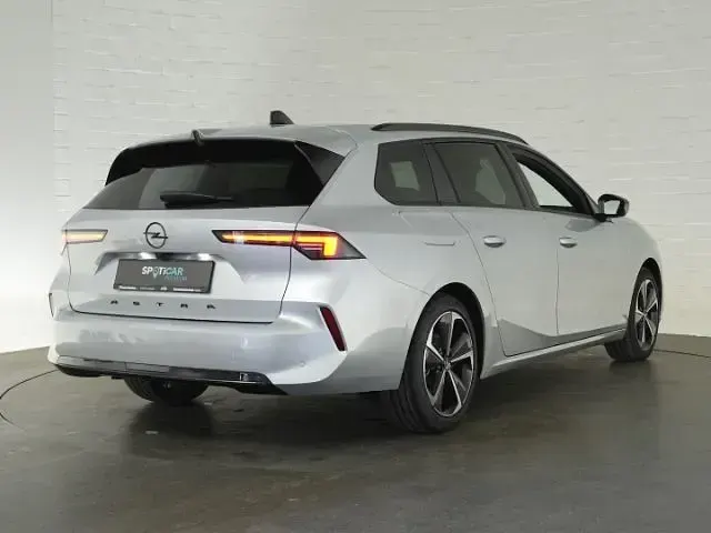 Gebraucht Opel Astra 131 PS (96 kW) 2024 Kristall silber Kleinwagen
