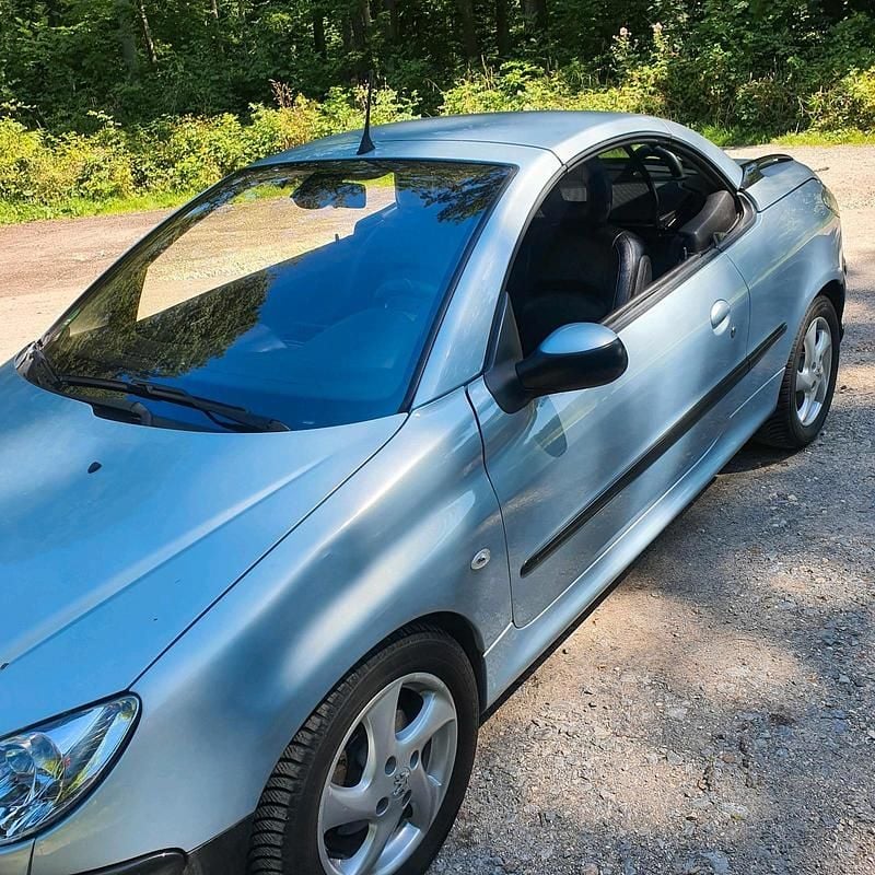 Grau Gebraucht 2003 Peugeot 206 CC Cabrio | 2.500 € (Fairer Preis) - Bild 1/4