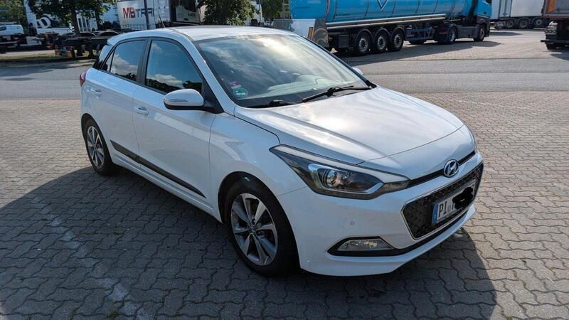 Weiß Gebraucht 2015 Hyundai i20 Style Kleinwagen | 8.500 € (Fairer Preis) - Bild 1/4