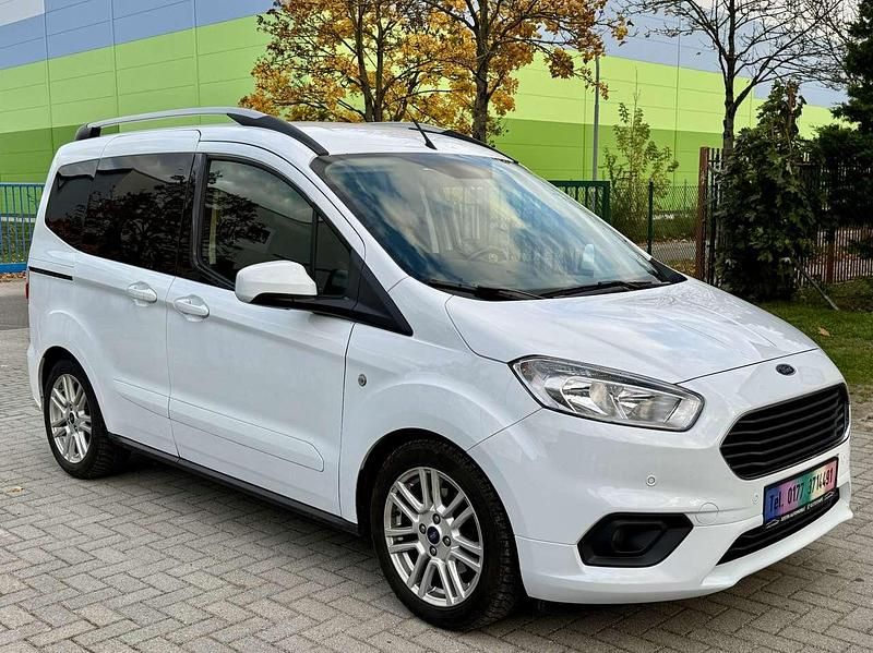 Frozen white Gebraucht 2022 Ford Tourneo Courier Titanium Van / Kleinbus | 15.990 € (Fairer Preis) - Bild 1/4