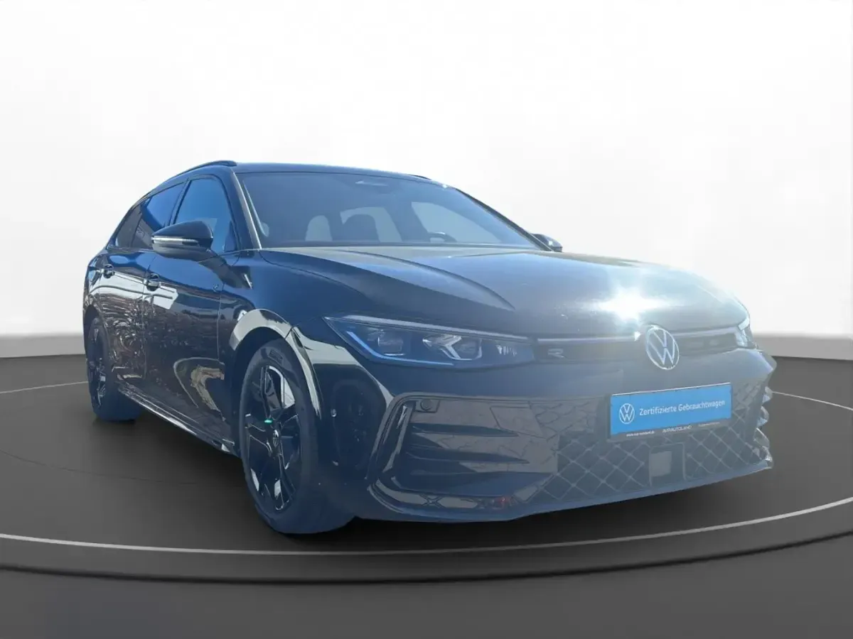 Gebraucht VW Passat R-line 150 PS (110 kW) 2025 Grenadillschwarz Kombi