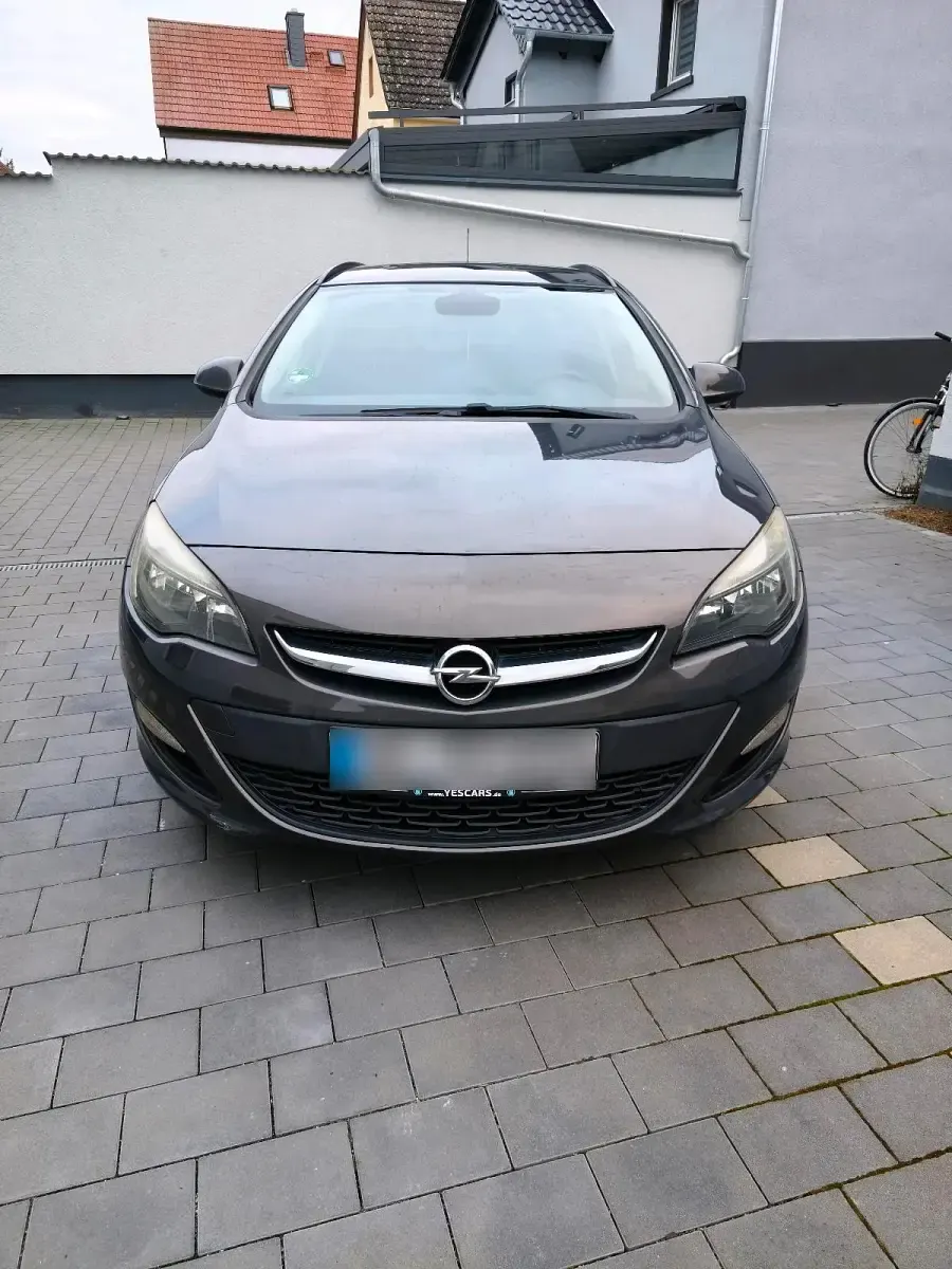 Gebraucht Opel Astra Edition 140 PS (102 kW) 2012 Grau Kombi