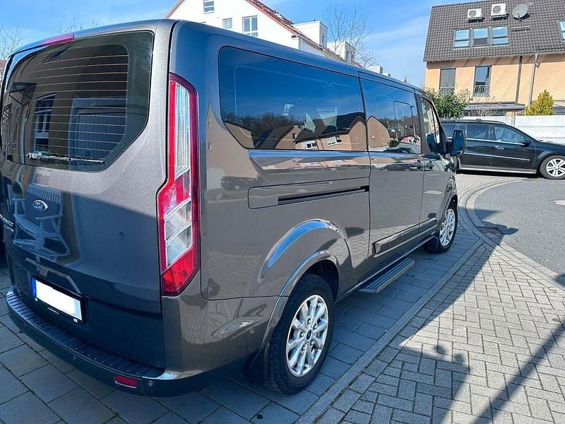 Gebraucht Ford Tourneo 252 PS (185 kW) 2021 Grau Van / Kleinbus