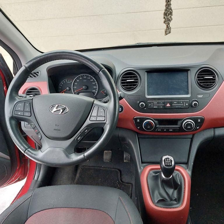 Gebraucht Hyundai i10 Passion 87 PS (63 kW) 2017 Rot Kleinwagen