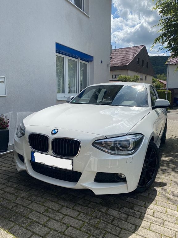 Weiß Gebraucht 2015 BMW 116 M Sport Kleinwagen | 13.990 € (Teuer) - Bild 1/4
