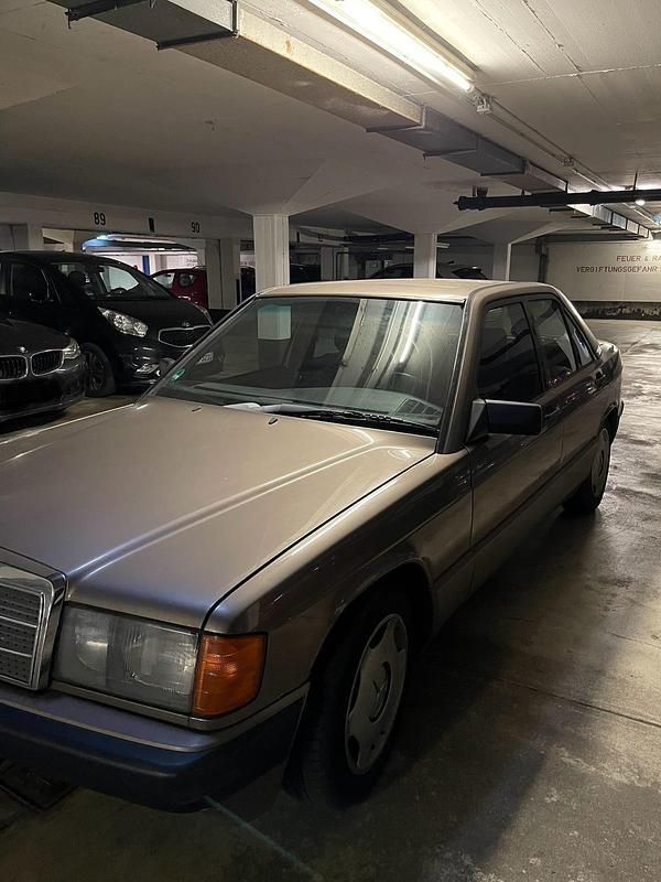 Braun Gebraucht 1989 Mercedes 190 Limousine | 4.750 € - Bild 1/4
