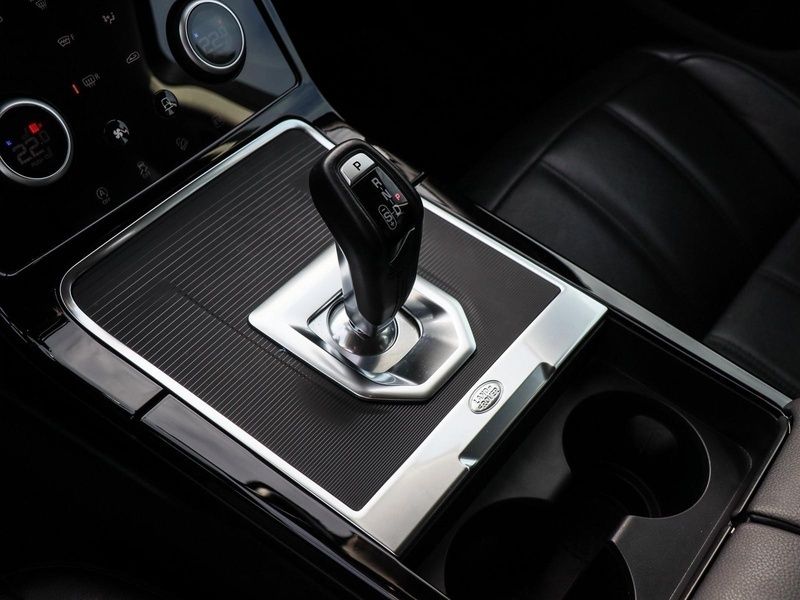 Weiß Gebraucht 2021 Land Rover Range Rover evoque S SUV | 38.427 € (Etwas zu teuer) - Bild 1/4