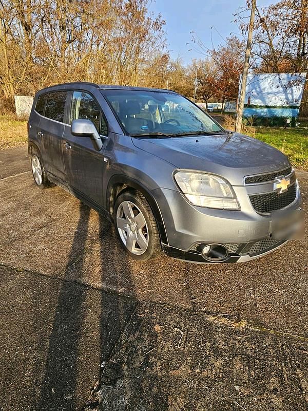 Grau Gebraucht 2013 Chevrolet Orlando Van / Kleinbus | 7.000 € (Fairer Preis) - Bild 1/4