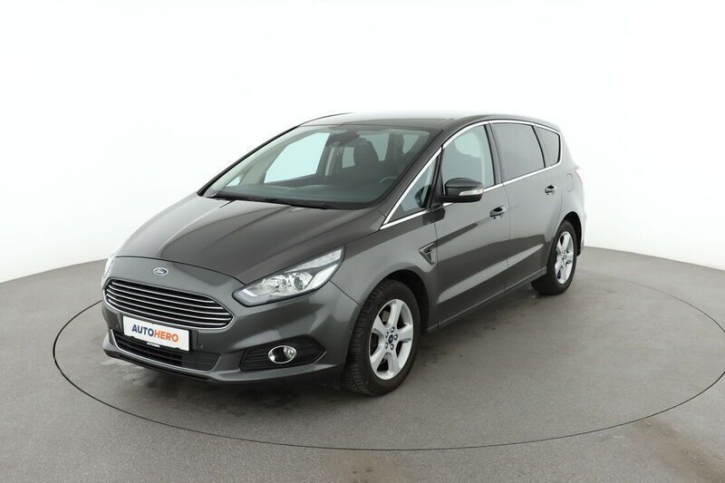 Grau Gebraucht 2017 Ford S-MAX Titanium Van / Kleinbus | 15.250 € (Fairer Preis) - Bild 1/4