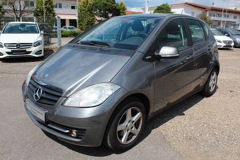 Mountaingrau met. Gebraucht 2010 Mercedes A180 Limousine | 2.195 € (Fairer Preis) - Bild 1/4