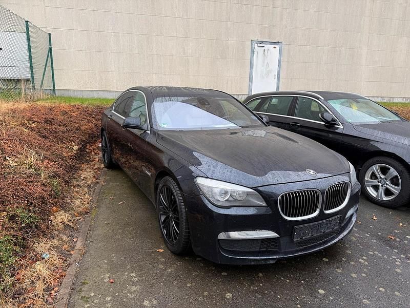 Schwarz Gebraucht 2012 BMW 730 Limousine | 11.500 € (Etwas zu teuer) - Bild 1/4