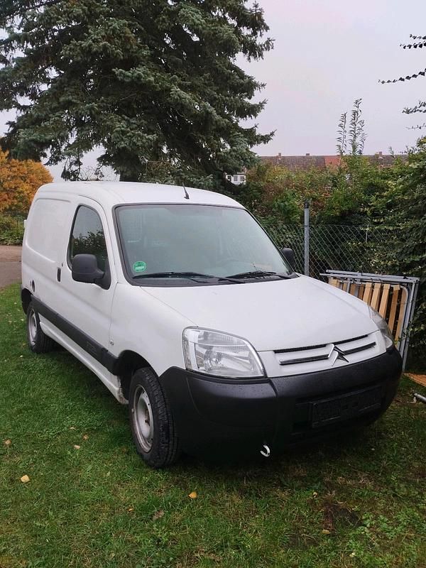 Weiß Gebraucht 2006 Citroën Berlingo Van / Kleinbus | 2.200 € (Guter Preis) - Bild 1/2