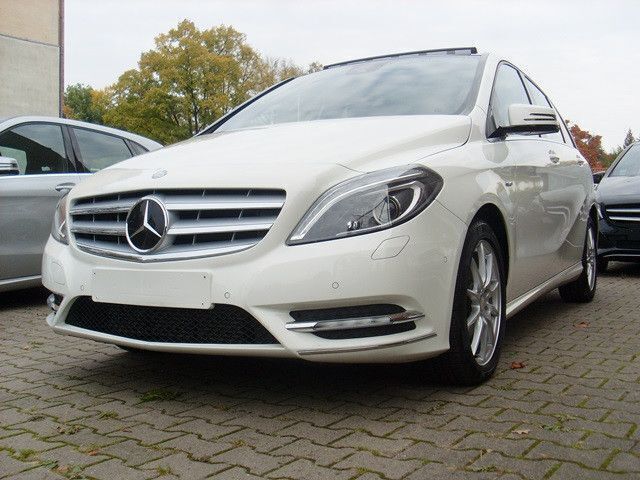 Gebraucht Mercedes B200 156 PS (114 kW) 2012 Weiß Kleinwagen