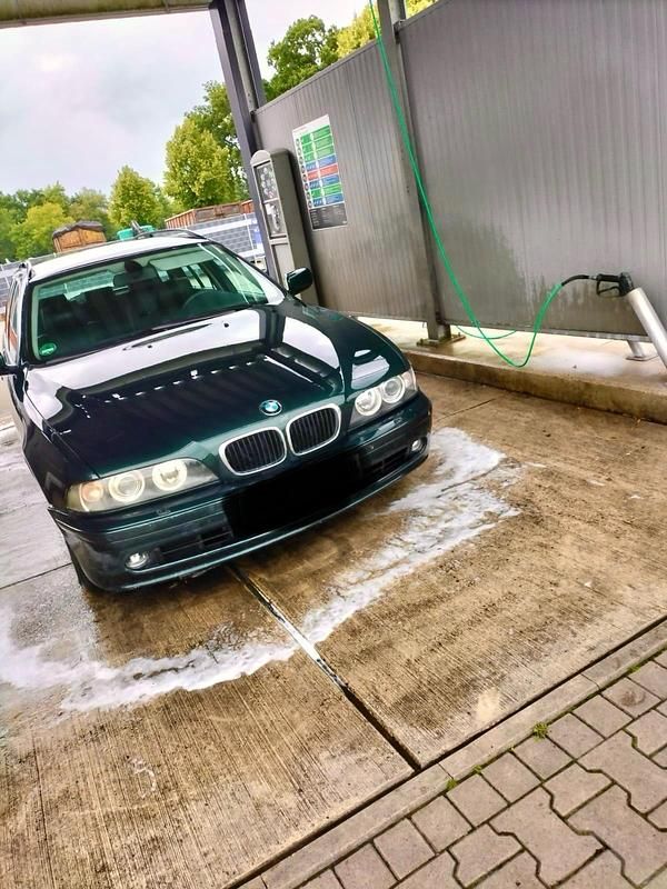 Grün Gebraucht 2002 BMW 525 Kombi | 3.400 € (Fairer Preis) - Bild 1/4