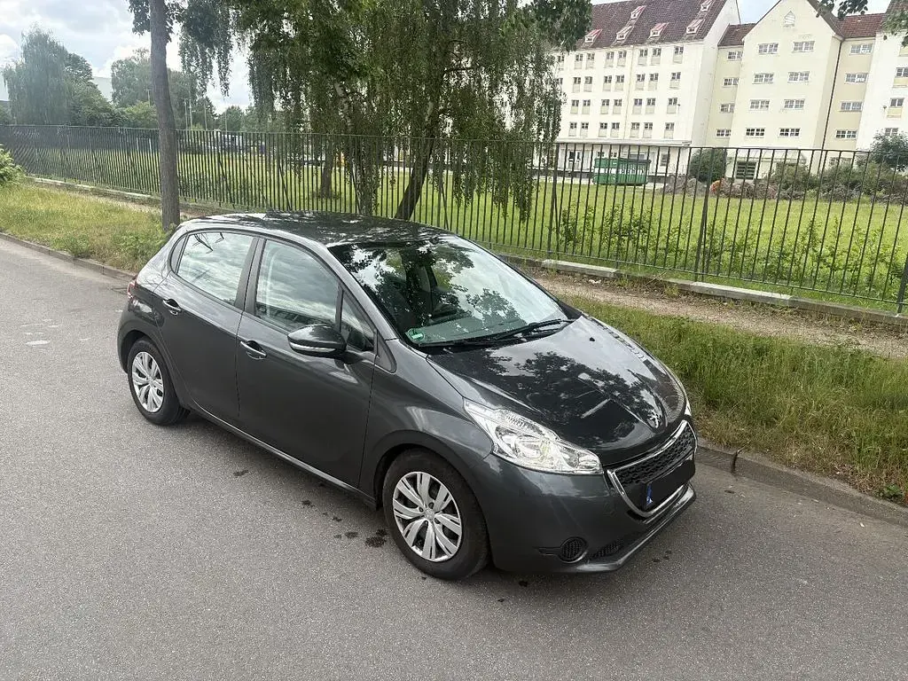 Gebraucht Peugeot 208 Active 92 PS (67 kW) 2014 Grau Kleinwagen