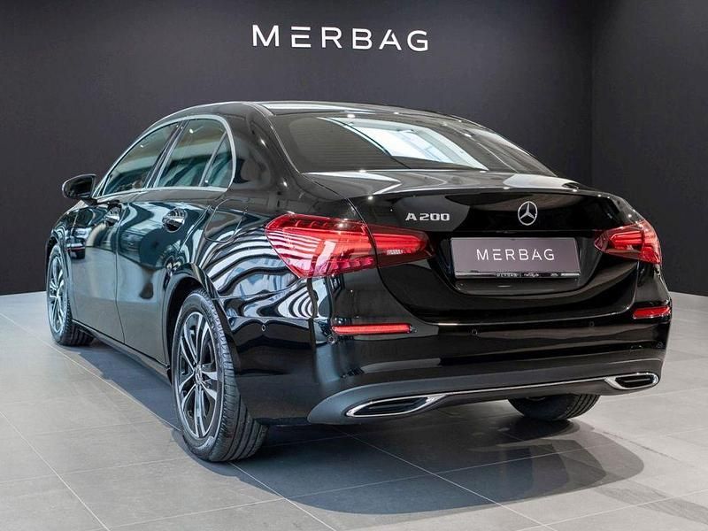 Gebraucht Mercedes A200 163 PS (119 kW) 2026 Schwarz Limousine