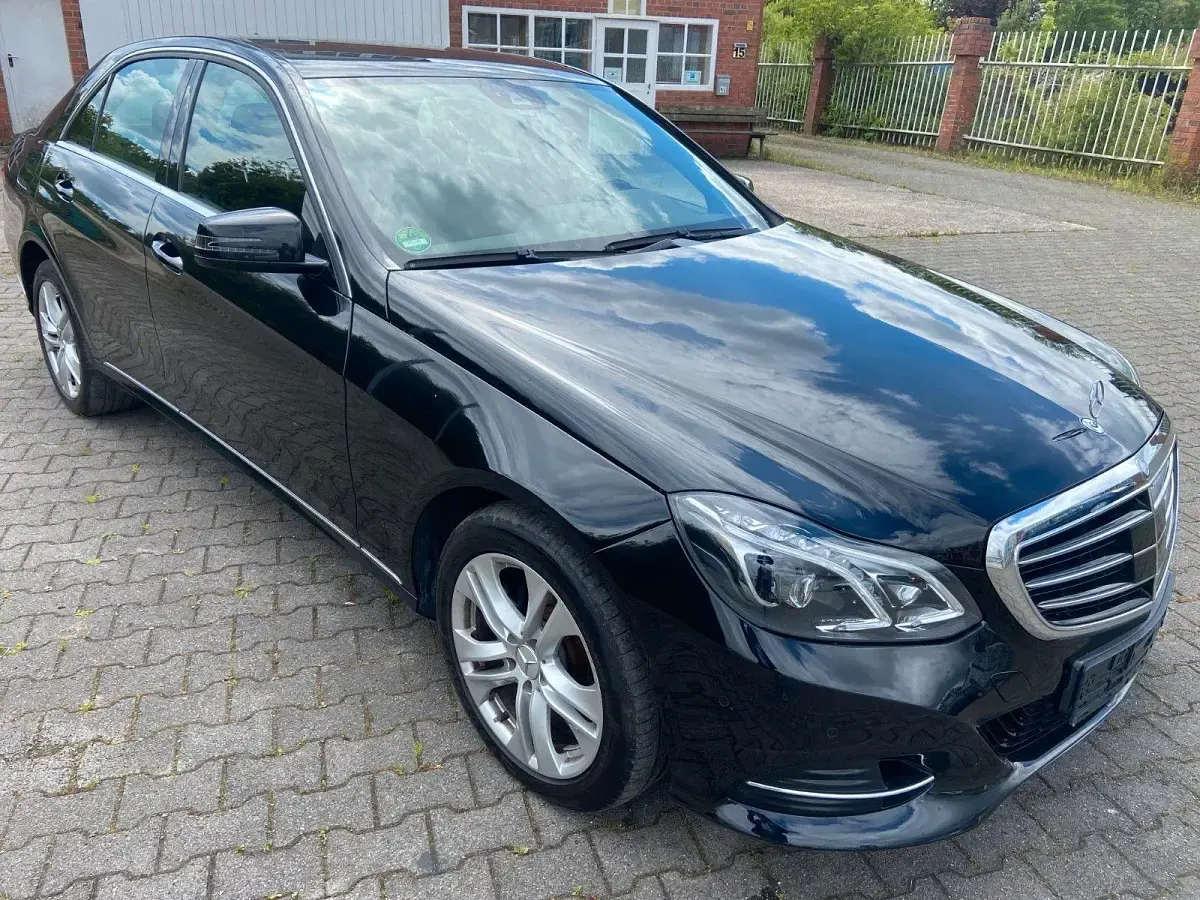 Gebraucht Mercedes E200 184 PS (135 kW) 2013 Schwarz Limousine