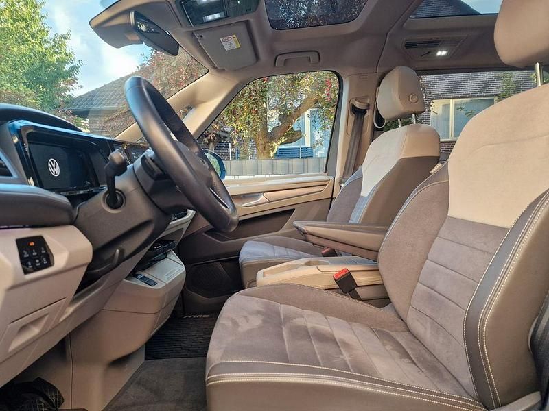 Gebraucht VW Multivan Edition 150 PS (110 kW) 2023 Grau Van