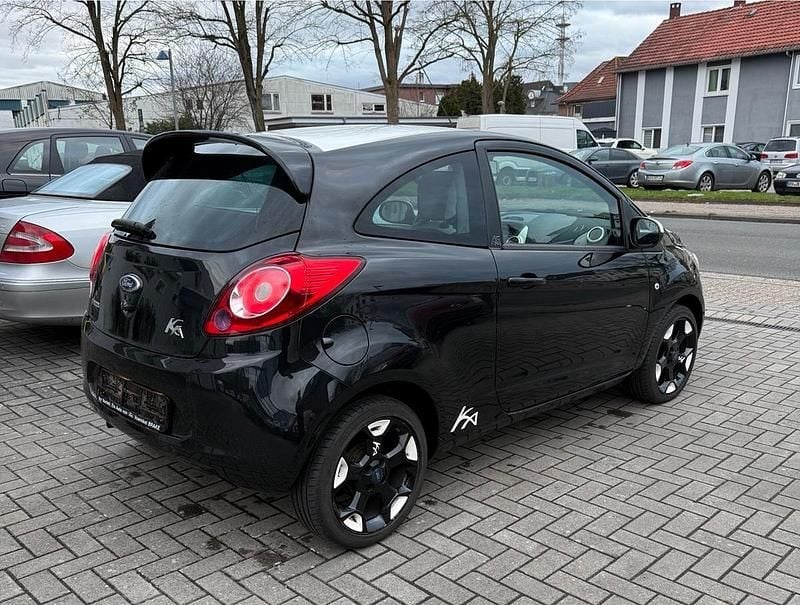 Gebraucht Ford Ka 69 PS (50 kW) 2016 Schwarz Kleinwagen