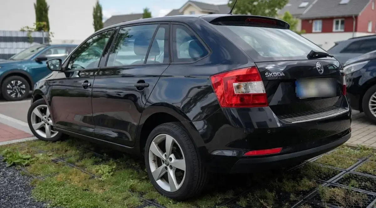 Używany Skoda Rapid Cool Edition 90 KM (66 kW) 2015 Czarny Hatchback