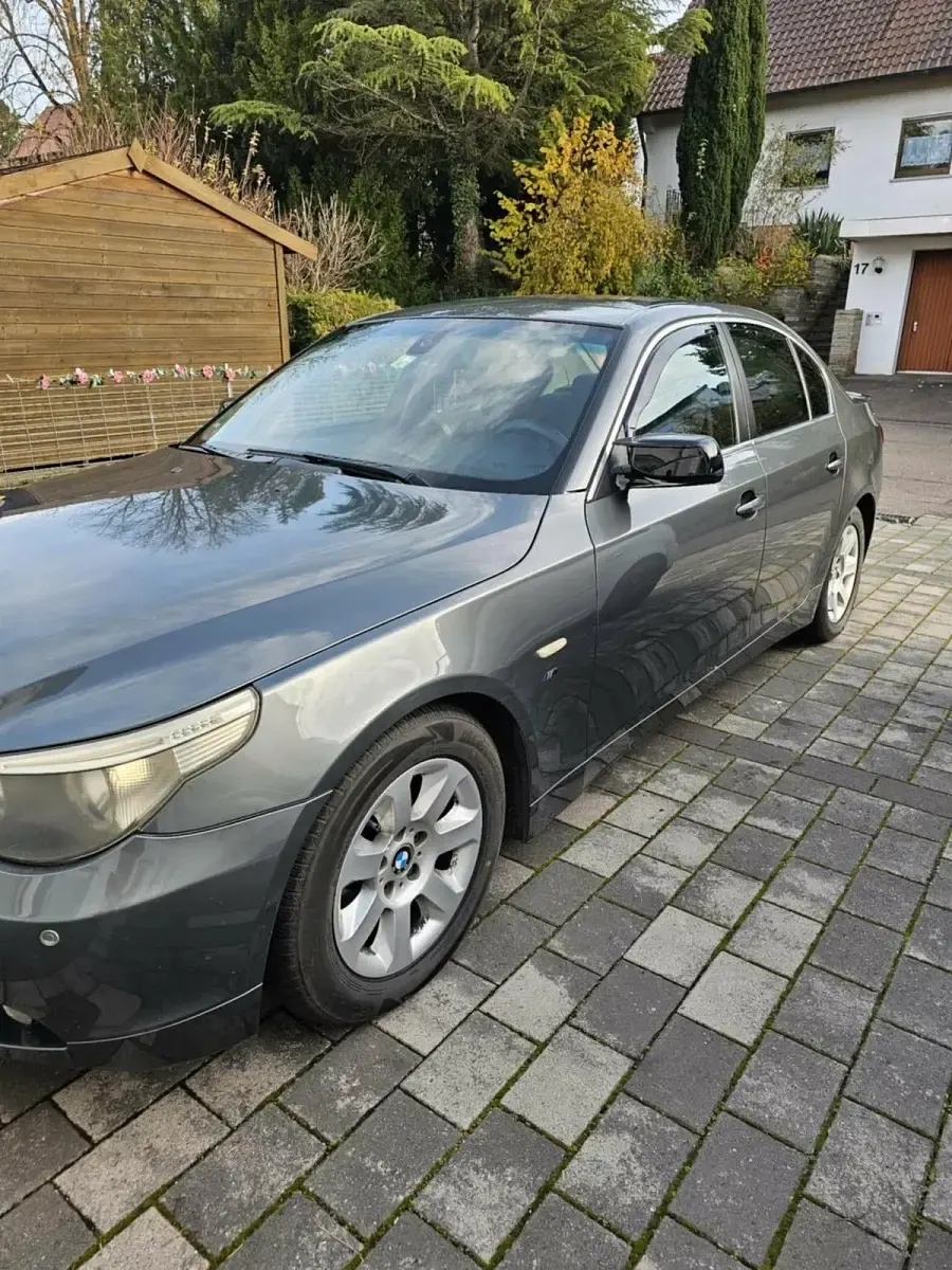 Gebraucht BMW 520 163 PS (119 kW) 2006 Grau Limousine