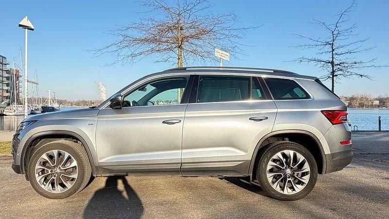 Grau Gebraucht 2021 Skoda Kodiaq Clever SUV | 21.999 € (Guter Preis) - Bild 1/4
