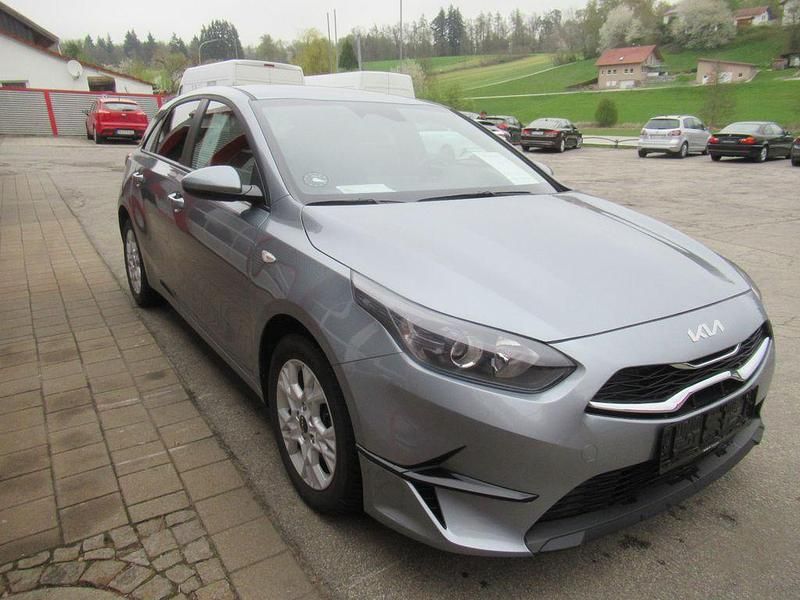 Second-hand Kia Ceed 101 CP (74 kW) 2024 Argintiu Hatchback