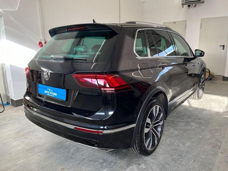 Gebraucht VW Tiguan Highline 239 PS (175 kW) 2020 Deep black perleffekt SUV
