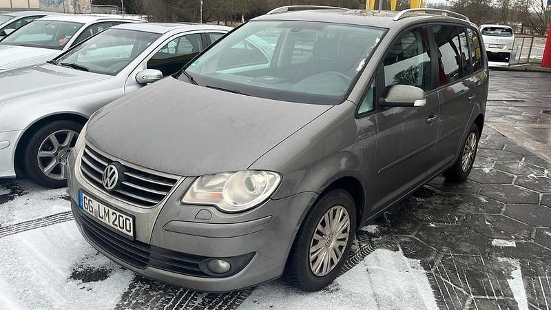 Grau Gebraucht 2009 VW Touran Van / Kleinbus | 4.990 € (Fairer Preis) - Bild 1/4