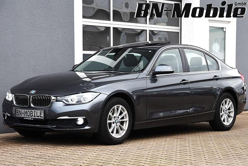 Grau Gebraucht 2015 BMW 320 Luxury Line Limousine | 12.980 € (Superpreis) - Bild 1/4