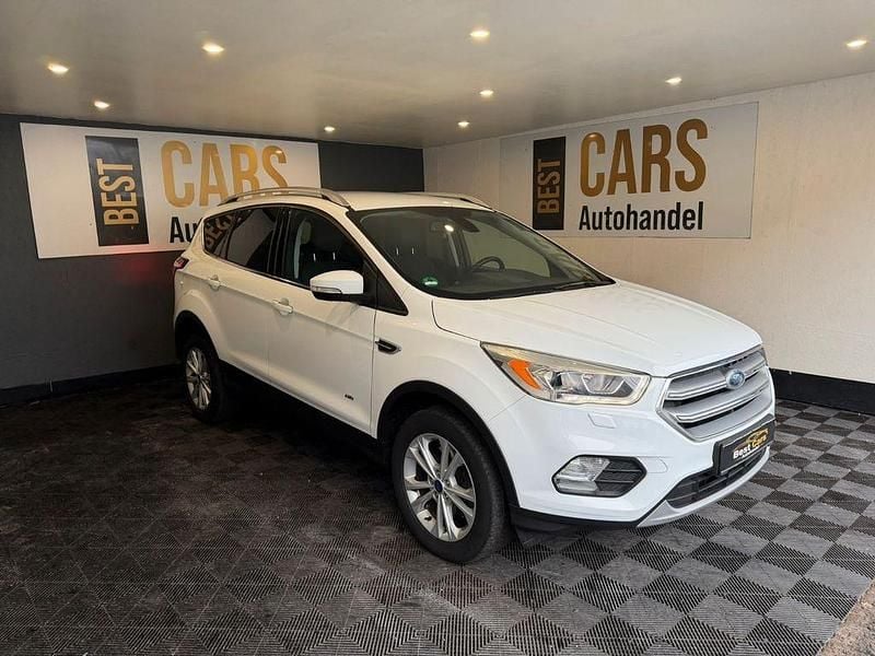 Gebraucht Ford Kuga Titanium 150 PS (110 kW) 2017 Weiß SUV