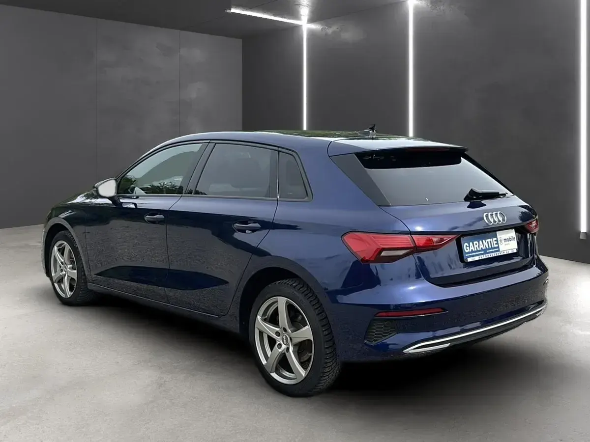 Gebraucht Audi A3 Advanced Plus 116 PS (85 kW) 2022 Blau metallic Limousine