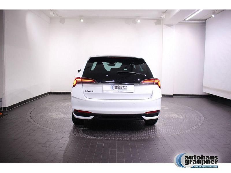 Gebraucht Skoda Scala Monte Carlo 116 PS (85 kW) 2025 Weiss / moonweiß perleffekt Kleinwagen
