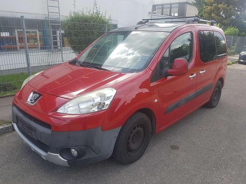 Rot Gebraucht 2010 Peugeot Partner Tepee Outdoor Van / Kleinbus | 2.200 € (Superpreis) - Bild 1/4