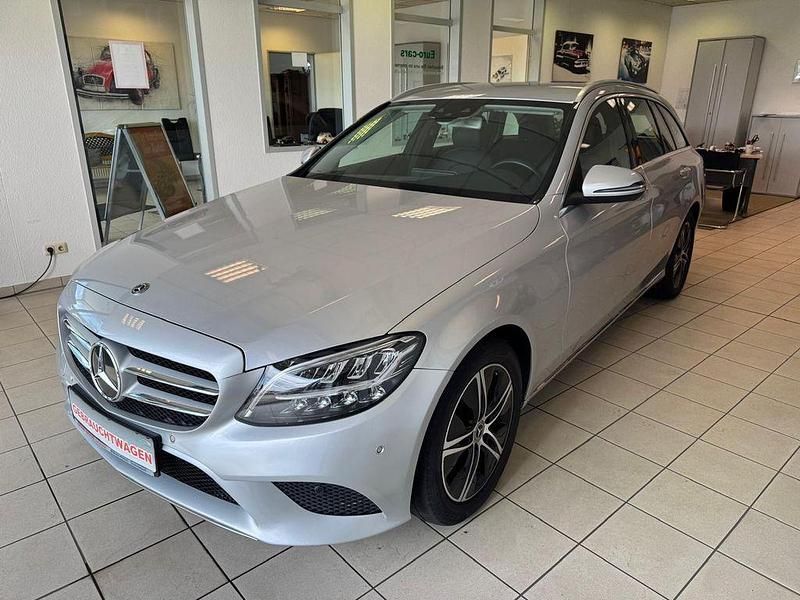 Silber Gebraucht 2020 Mercedes C200 Avantgarde Kombi | 20.999 € (Fairer Preis) - Bild 1/4