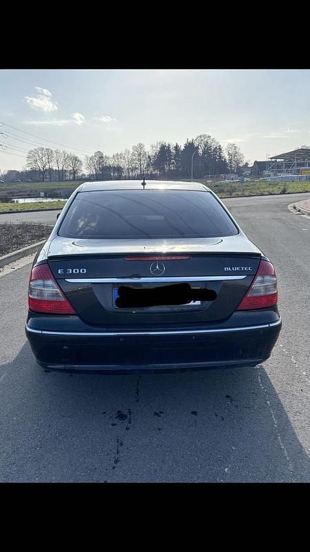 Gebraucht Mercedes E300 211 PS (155 kW) 2009 Schwarz Limousine