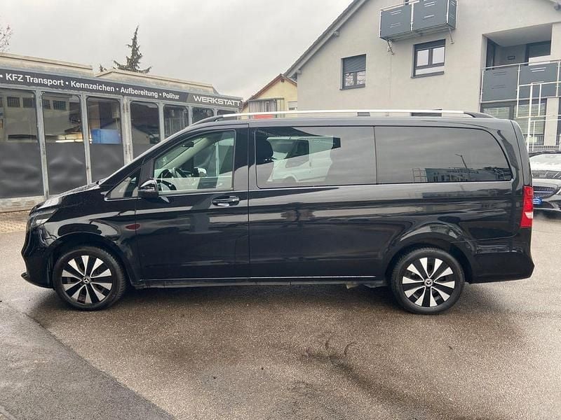 Schwarz Gebraucht 2021 Mercedes V220 Van / Kleinbus | 33.900 € (Fairer Preis) - Bild 1/4