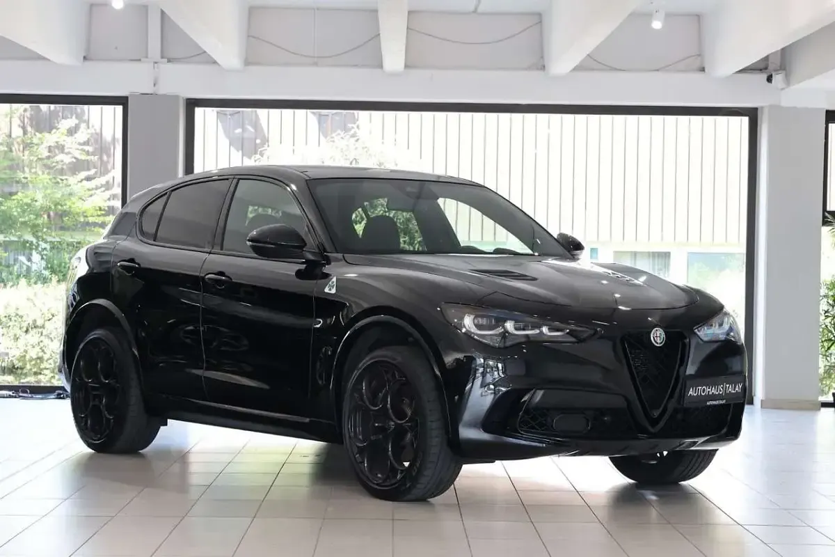 Gebraucht Alfa Romeo Stelvio Quadrifoglio 519 PS (381 kW) 2024 Nero vulcano metallic SUV