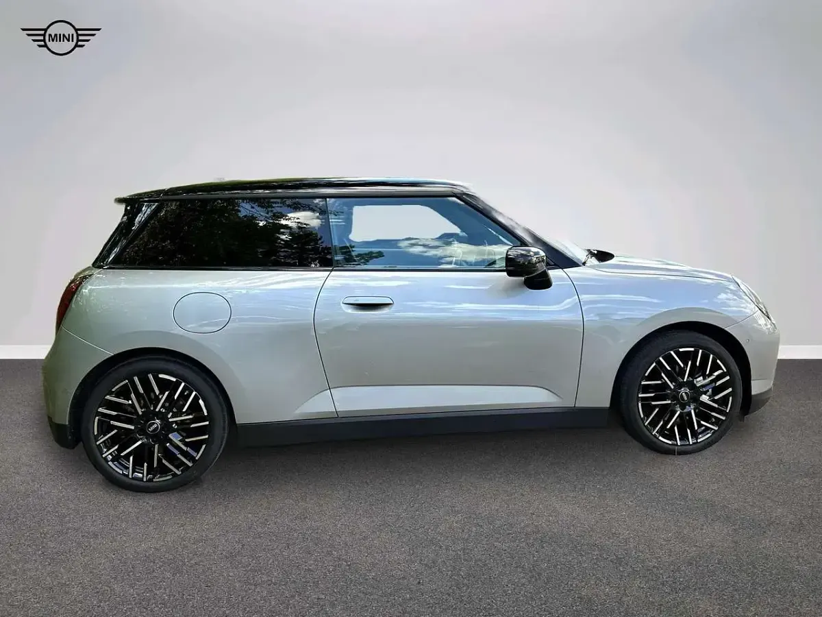 Gebraucht Mini Cooper SE Favoured 160 kW (218 PS) 2025 Grau Kleinwagen