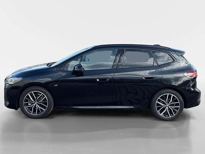 Gebraucht BMW 220 M Sport 150 PS (110 kW) 2025 Saphirschwarz metallic Van / Kleinbus