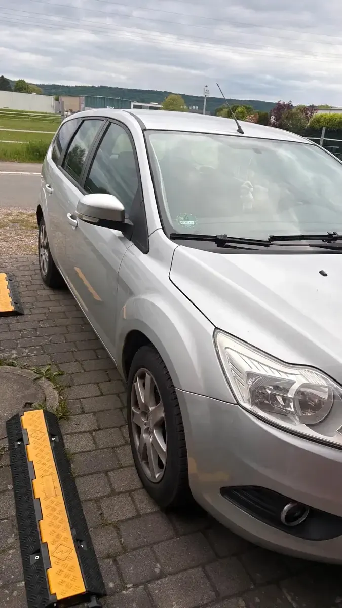 Gebraucht Ford Focus 109 PS (80 kW) 2008 Silber Kombi