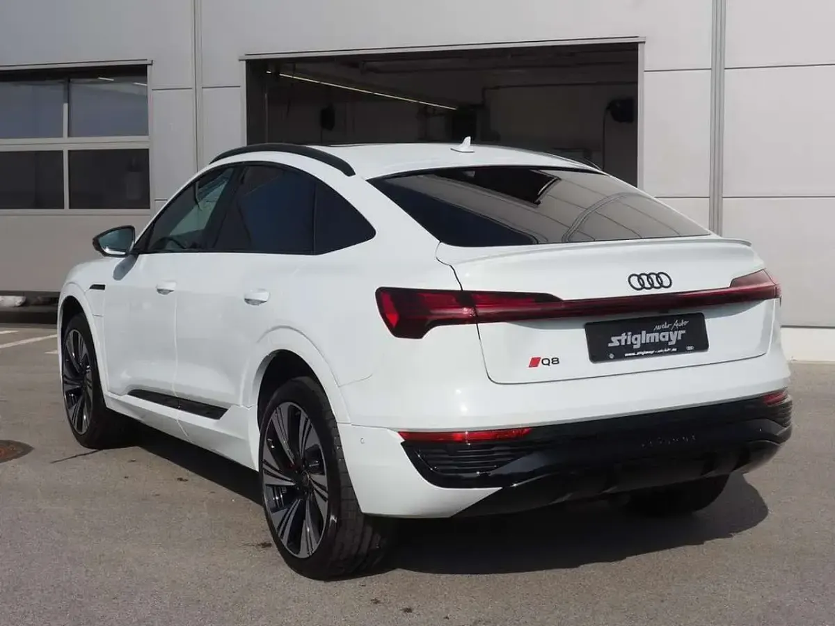 Gebraucht Audi Q8 e-tron Sport 300 kW (408 PS) 2024 Gletscherweiß metallic (metallic) SUV