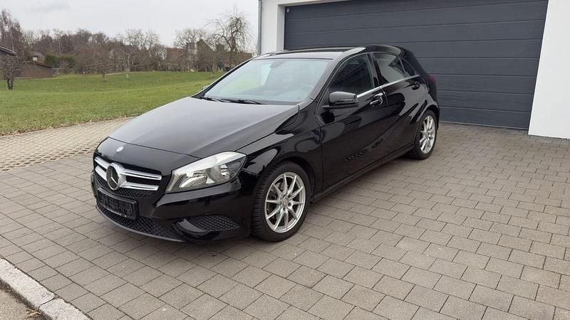 Gebraucht Mercedes A180 122 PS (89 kW) 2013 Schwarz Limousine