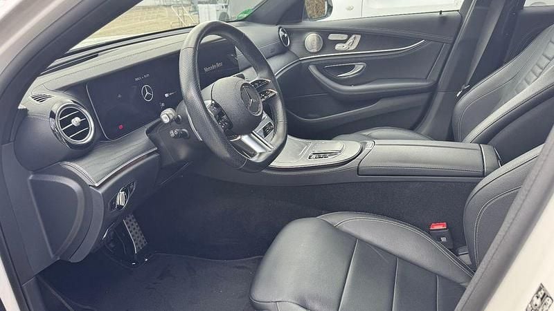 Gebraucht Mercedes E300 AMG line 313 PS (230 kW) 2024 Weiß Limousine