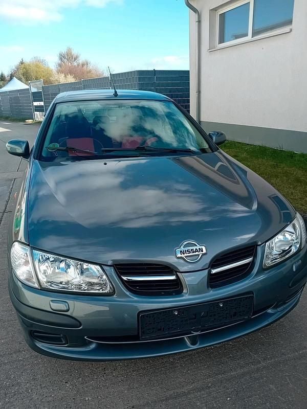 Gebraucht Nissan Almera 90 PS (66 kW) 2002 Grau Kleinwagen
