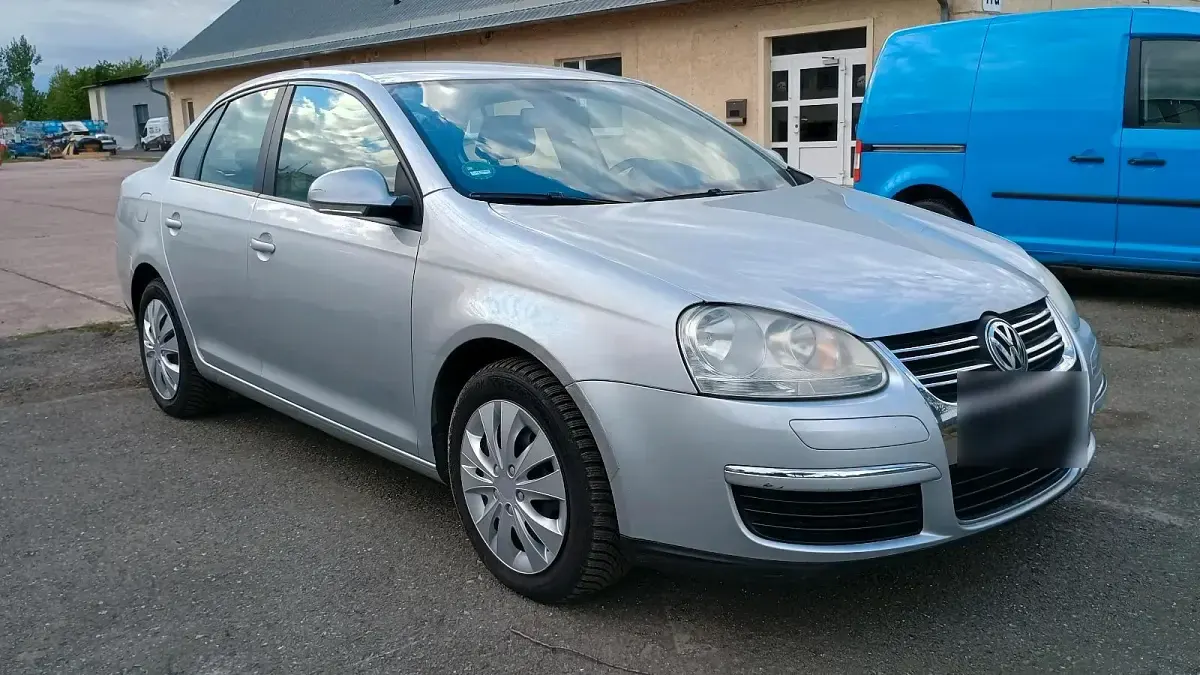 Używany VW Jetta 102 KM (75 kW) 2006 Srebrny Sedan/Limuzyna