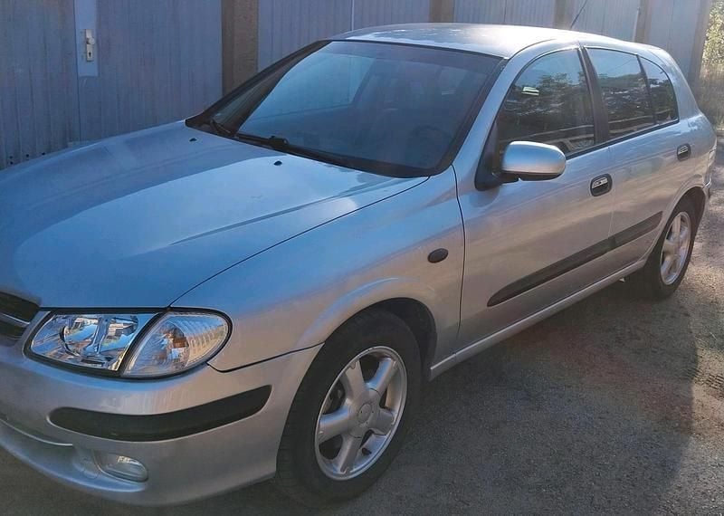 Silber Gebraucht 2001 Nissan Almera Limousine | 600 € (Superpreis) - Bild 1/4