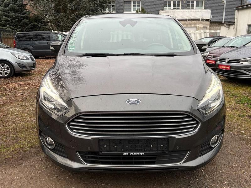 Gebraucht Ford S-MAX Titanium 179 PS (131 kW) 2017 Grau Van / Kleinbus